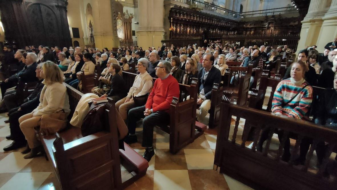 Misa en sufragio por por Benedicto XVI celebrada en la Catedral