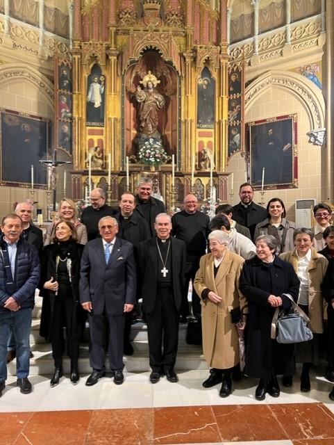 Misioneras de las Doctrinas Rurales junto al D. Jesús Catalá el día de la clausura