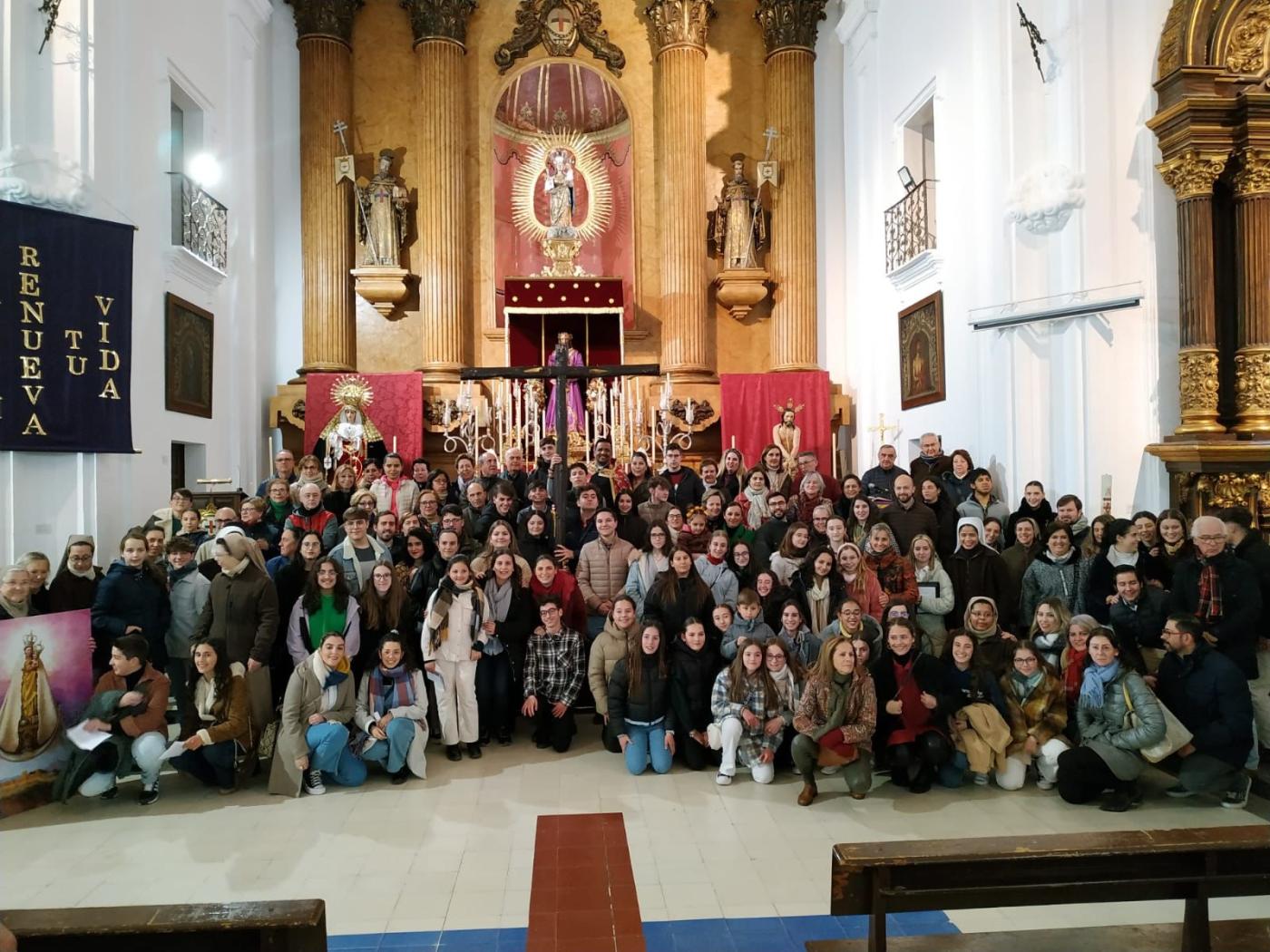 Los jóvenes del arciprestazgo de Antequera celebran un Via Crucis callejero al inicio de la Cuaresma
