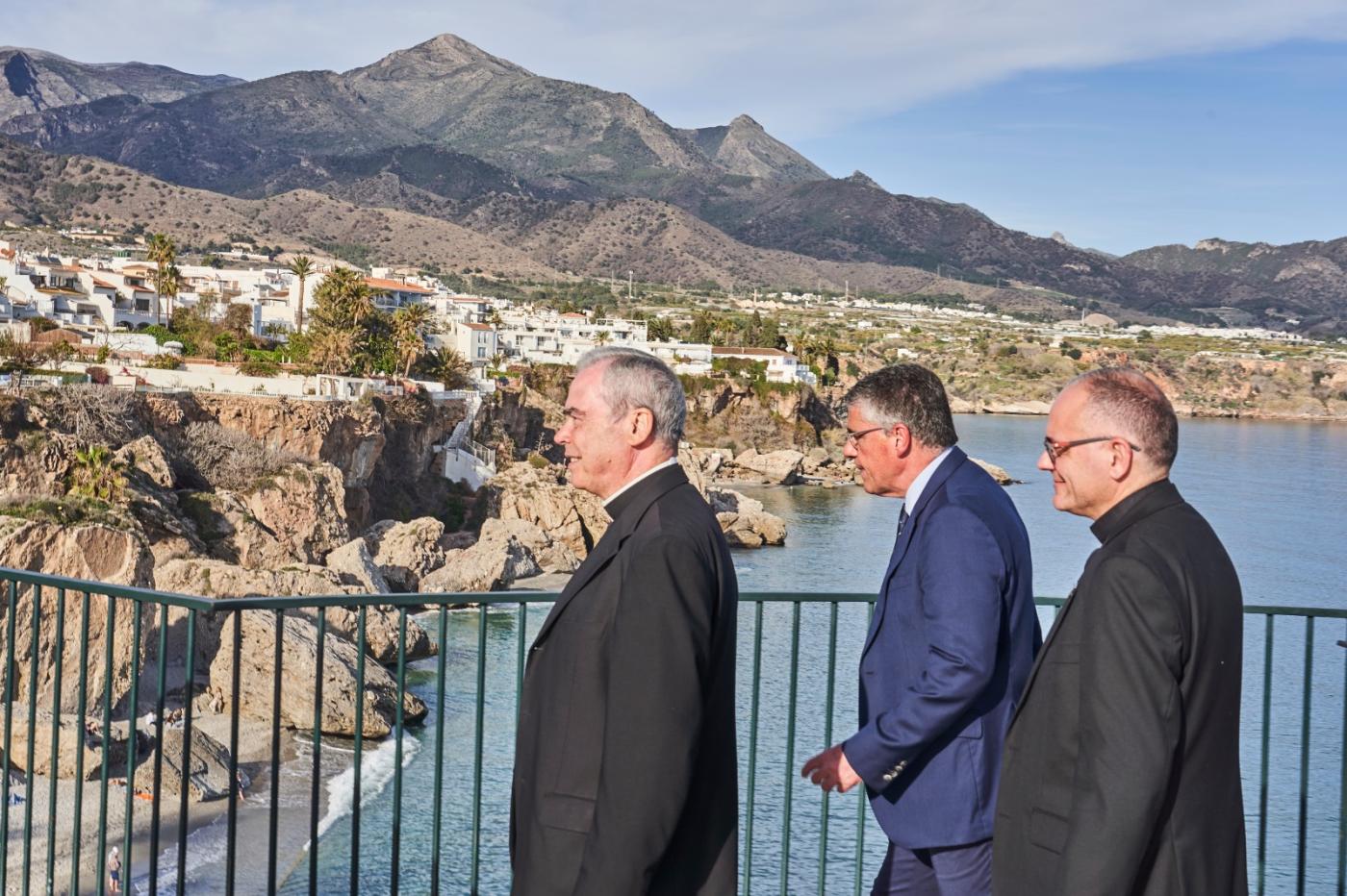 El Sr. Obispo visita la parroquia de El Salvador, en Nerja
