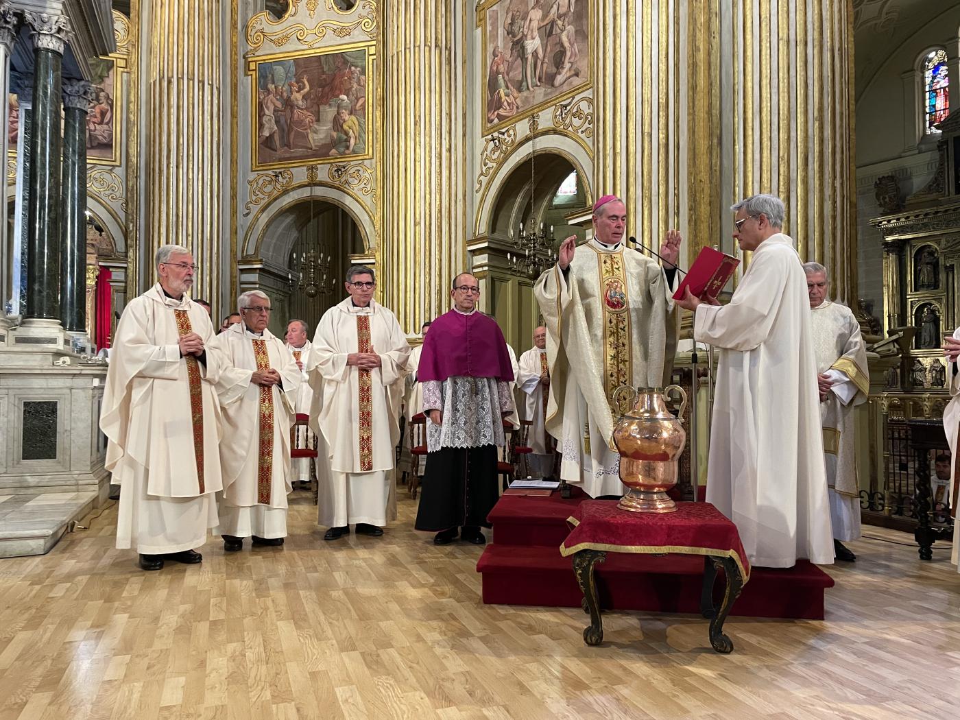«Ayudadles a ser santos sacerdotes»