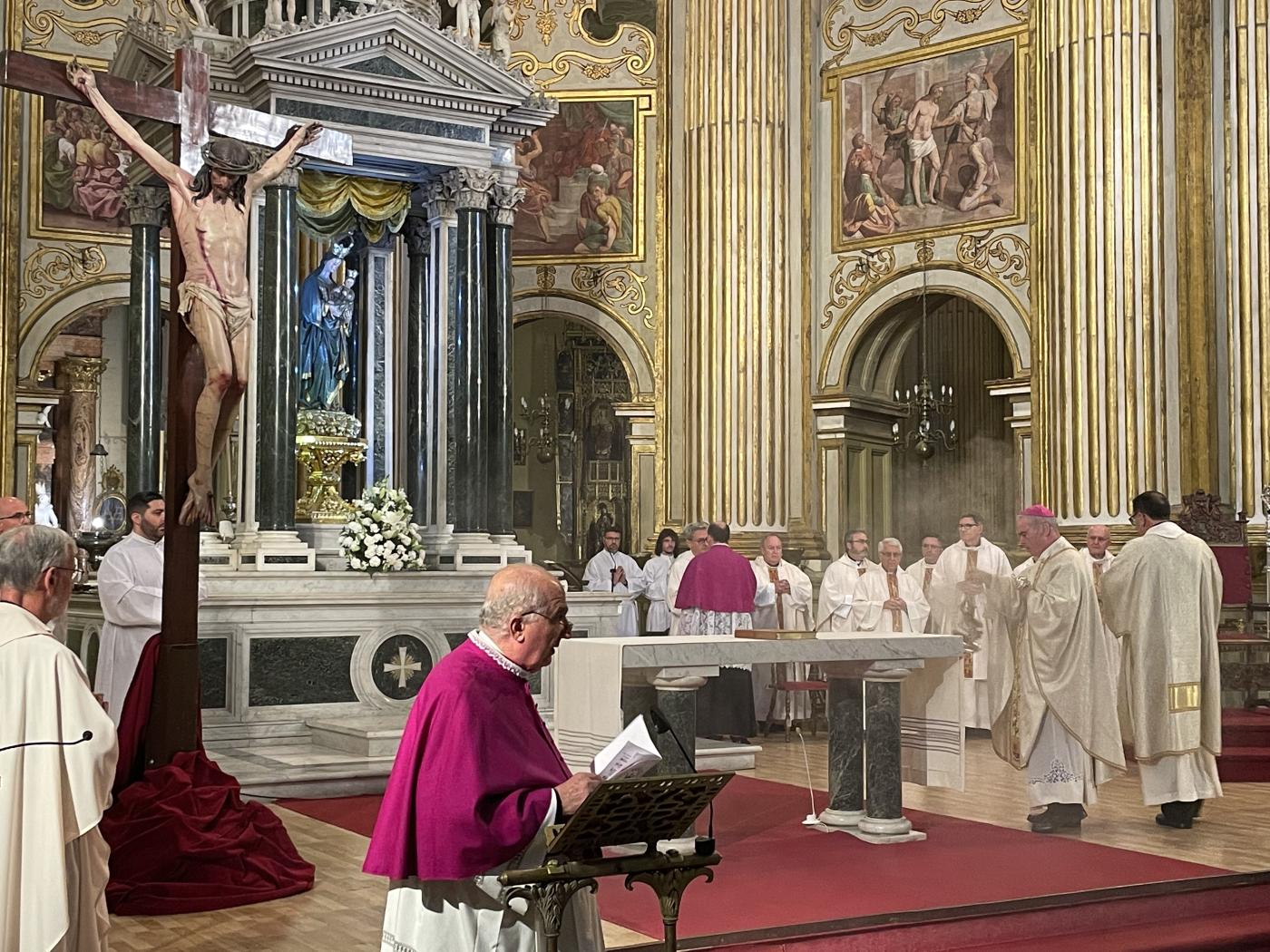 Misa Crismal en la Catedral, presidida por el Sr. Obispo, D. Jesús Catalá // E. LLAMAS