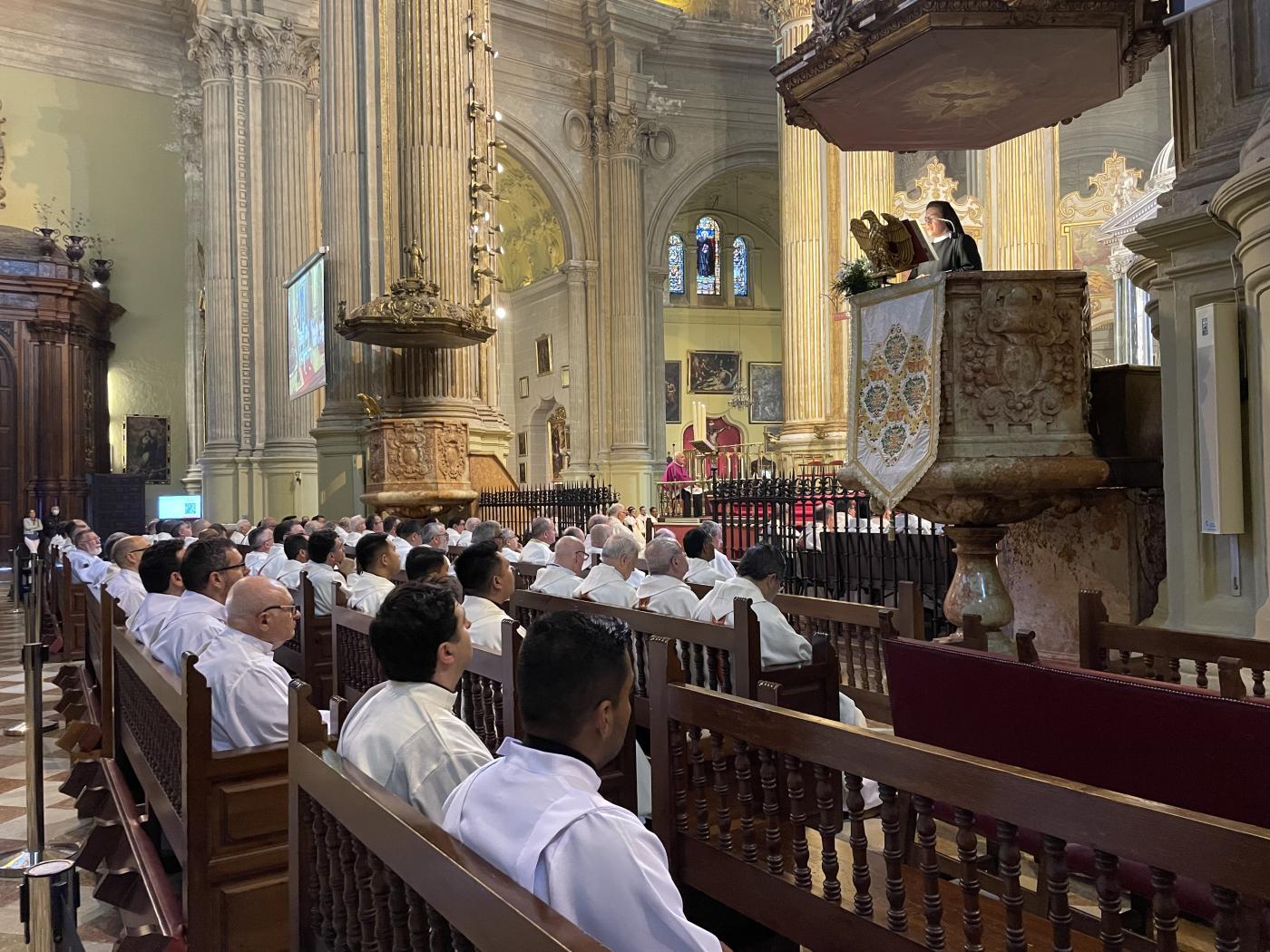 Misa Crismal en la Catedral, presidida por el Sr. Obispo, D. Jesús Catalá // E. LLAMAS