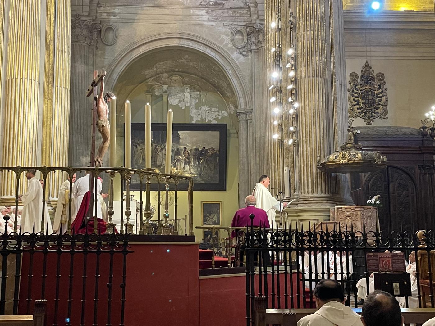Misa Crismal en la Catedral, presidida por el Sr. Obispo, D. Jesús Catalá // E. LLAMAS
