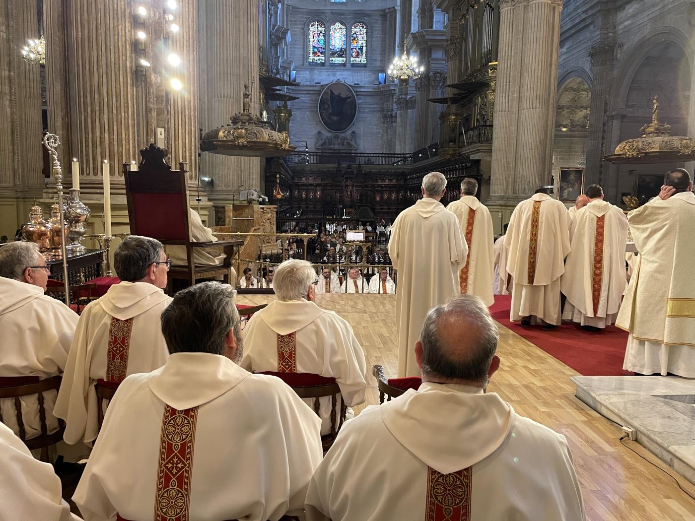 Misa Crismal en la Catedral, presidida por el Sr. Obispo, D. Jesús Catalá // E. LLAMAS