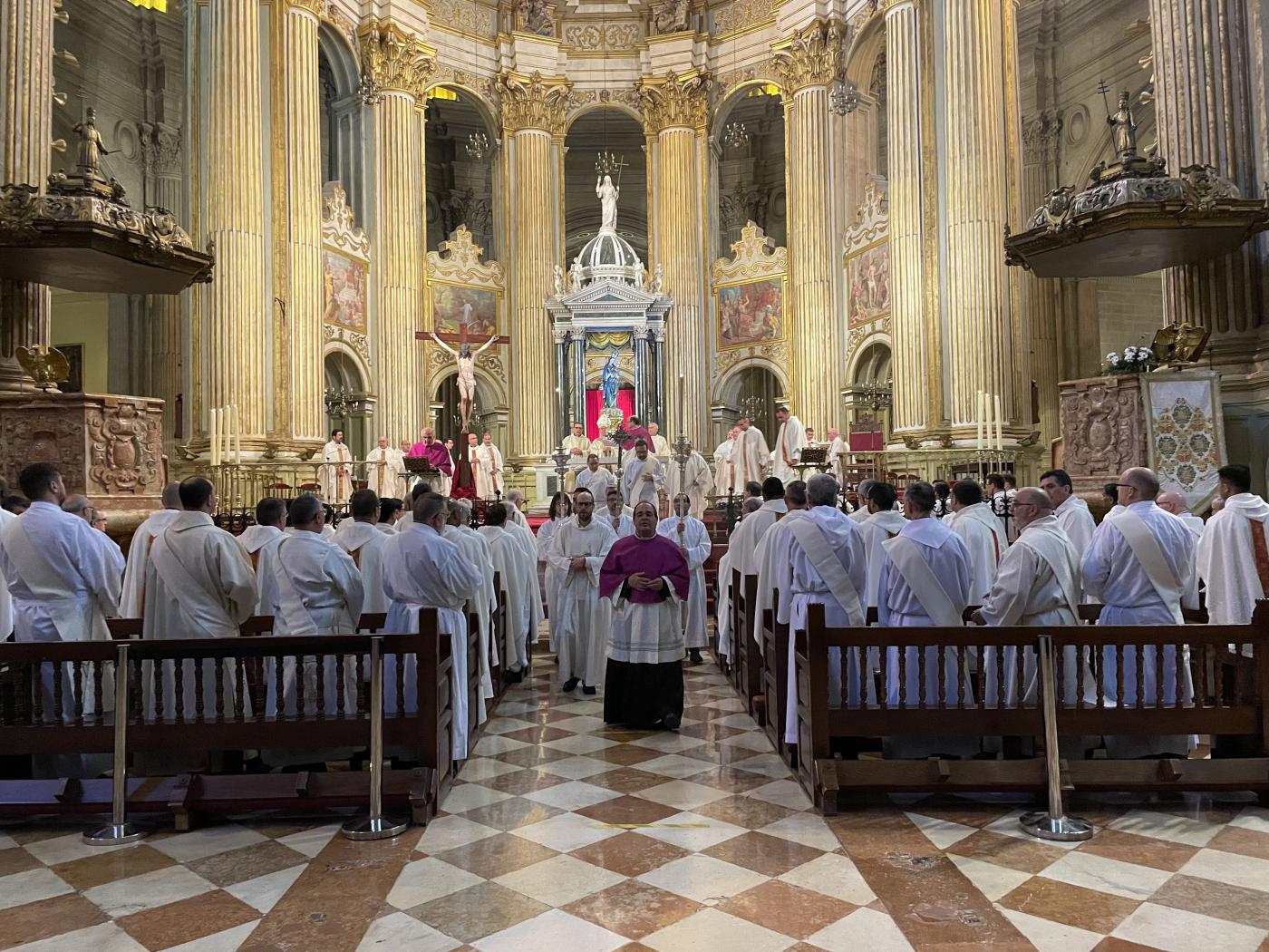 Se invita a las comunidades a rezar por la santificación de los sacerdotes