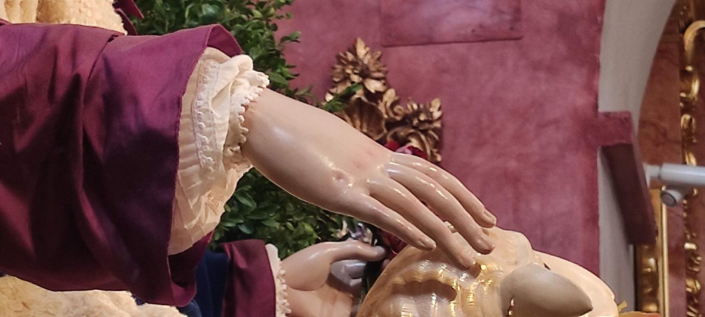 Detalle de la mano de la Divina Pastora de las Almas / J. DURÁN
