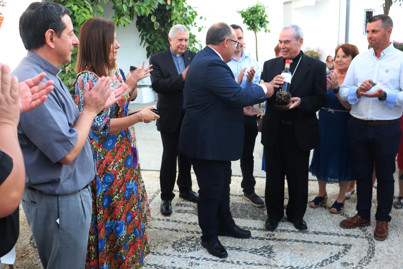 «Al pueblo de Iznate le gusta escuchar a D. Jesús»