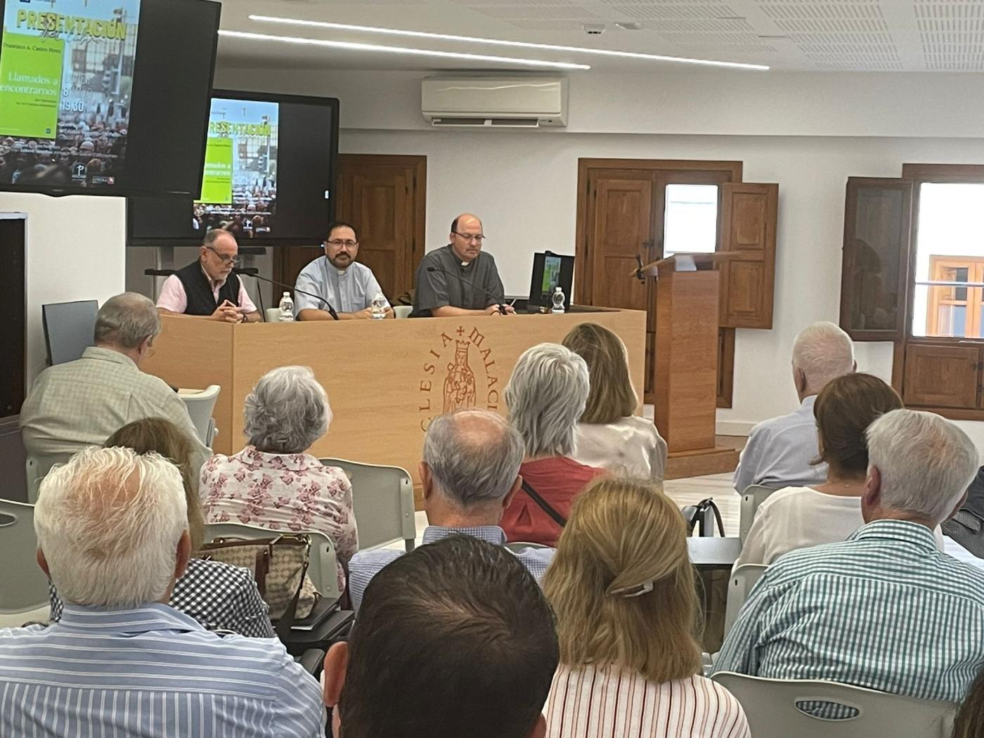 Francisco Castro ha presentado "Llamados a encontrarnos. Ser humanos en un tiempo inhumano"