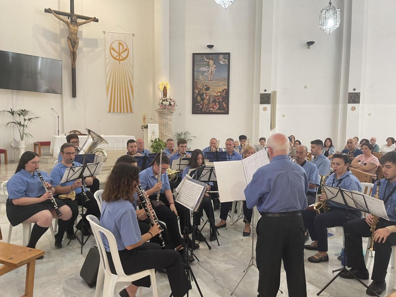 Banda de música de los colegios Miraflores y Gibraljaire, dirigida por José María Puyana Guerrero  // J.M. SERRANO