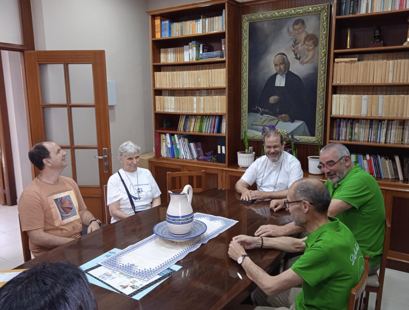 El Vicario de la Acción Caritativa y Social y los representantes de la Delegación, con miembros del Proyecto Alfa, de la Comunidad Fratelli de Hermanos de La Salle y Maristas