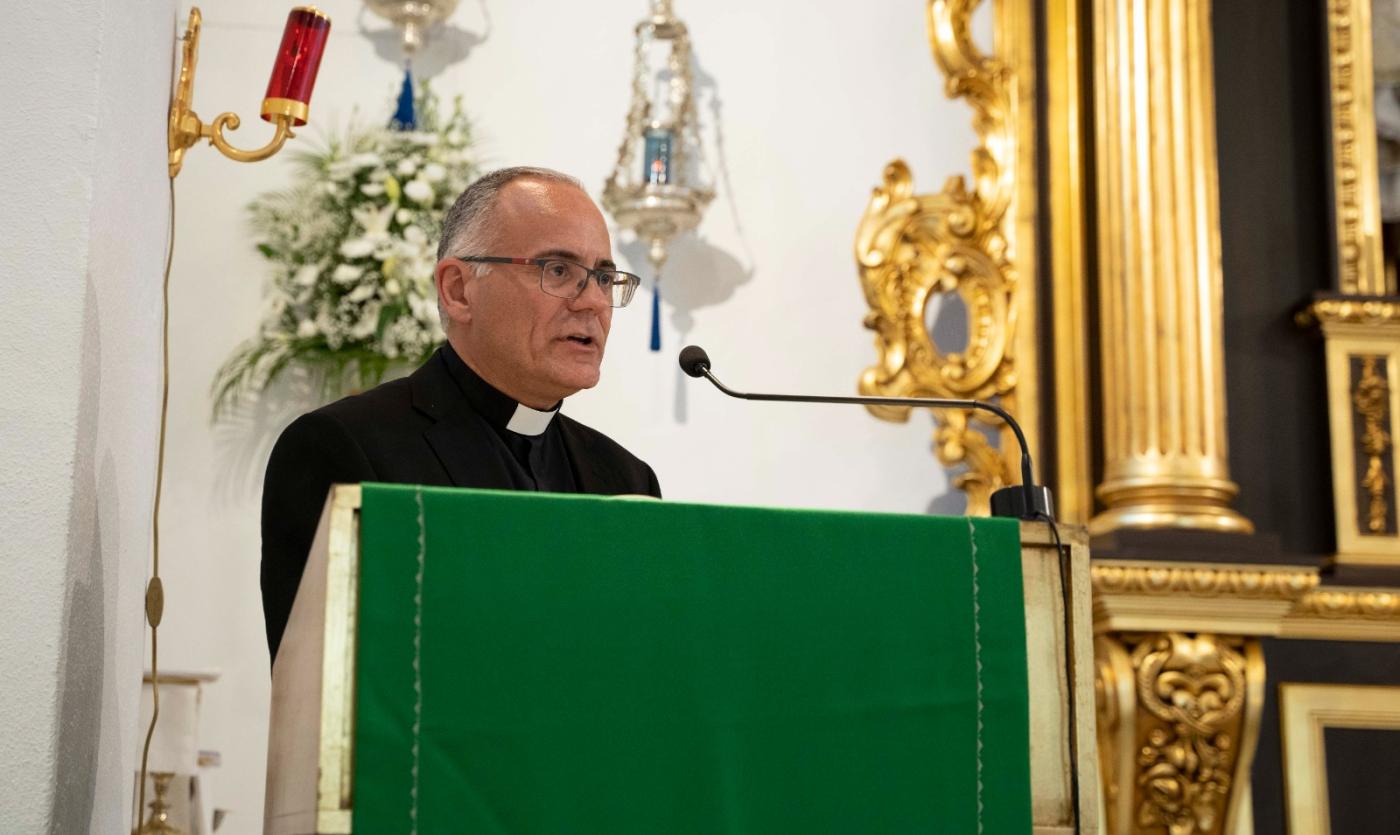 D. Jesús visita la parroquia de Maro y la Cueva de Nerja