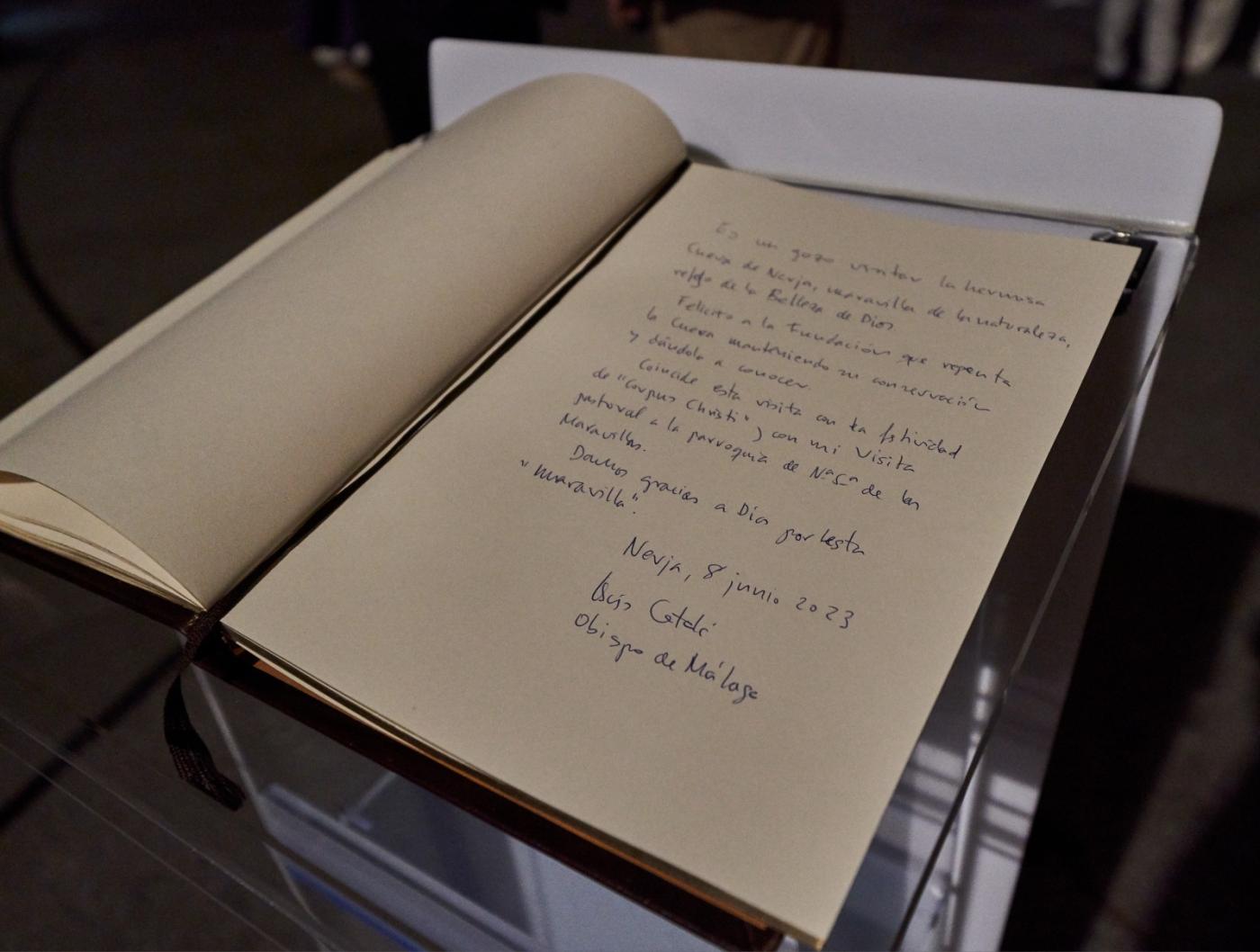 D. Jesús visita la parroquia de Maro y la Cueva de Nerja