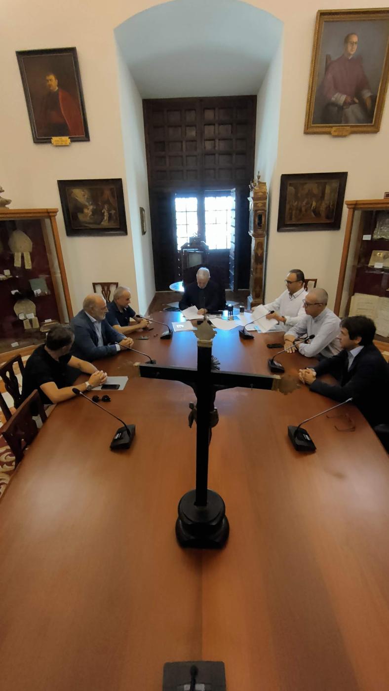 Firma del contrato de obras del tejado de la Catedral en la sala capitular