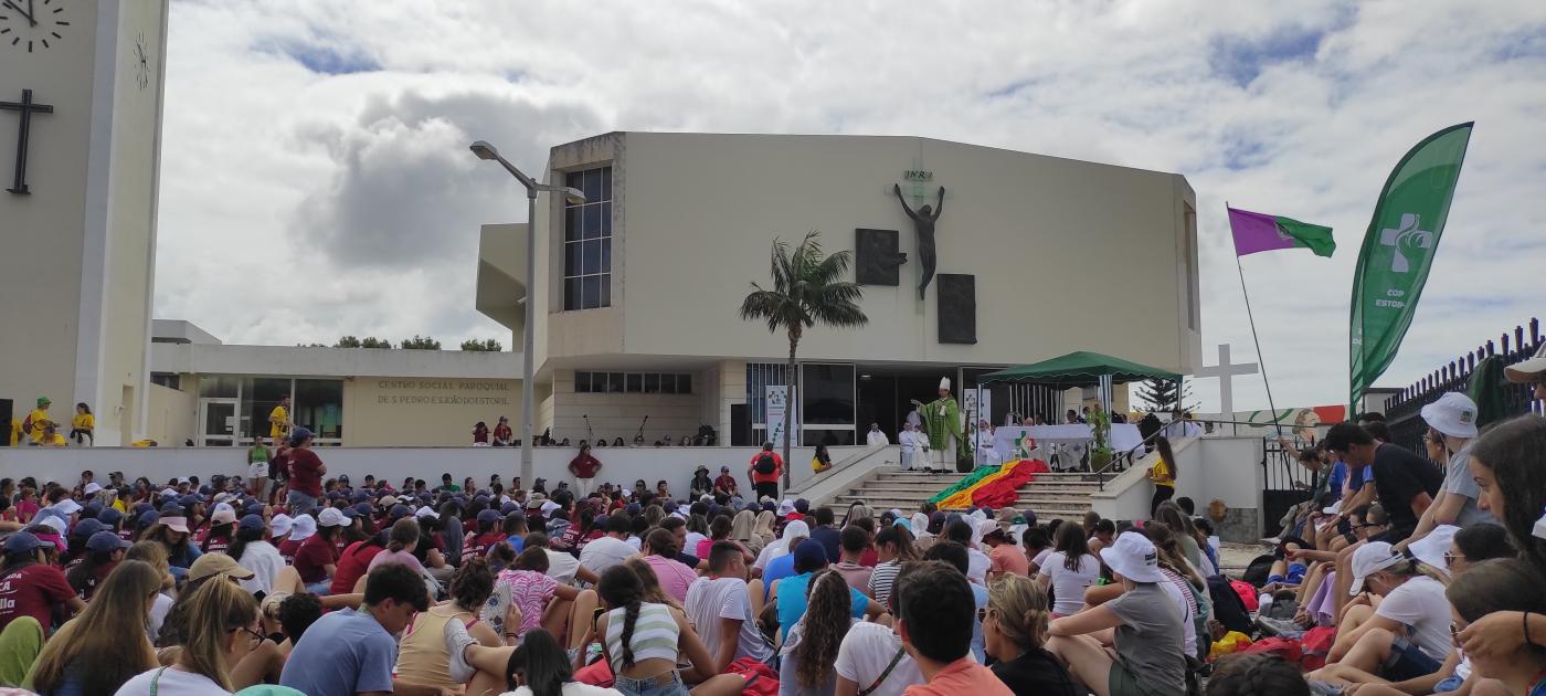Una mañana de catequesis, confesión y Eucaristía, y una tarde de concierto