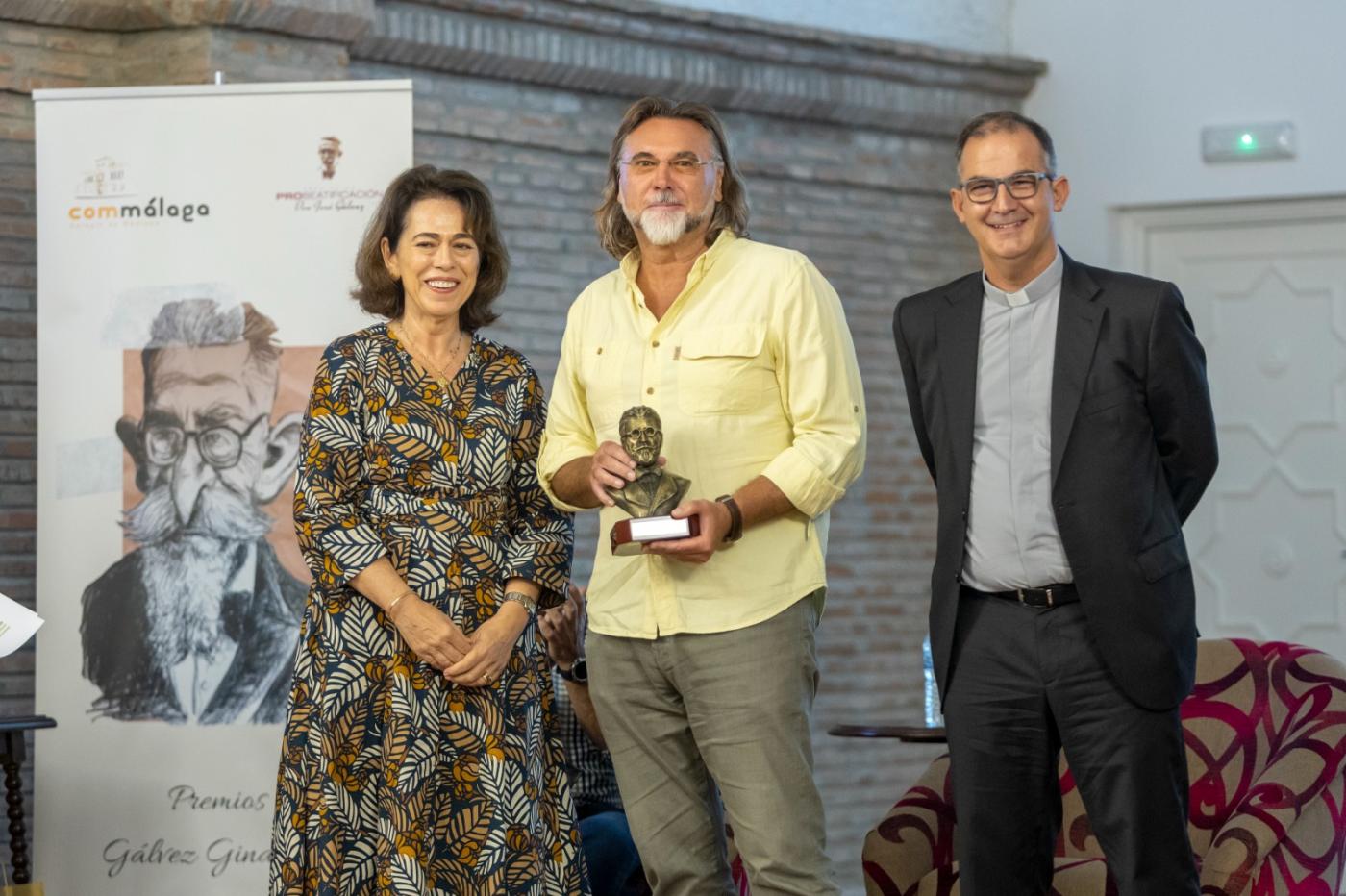 Miren Larrea fue la encargada de entregar el premio a la Asociación de Cooperación Internacional Solidaria Sierra de Las Nieves