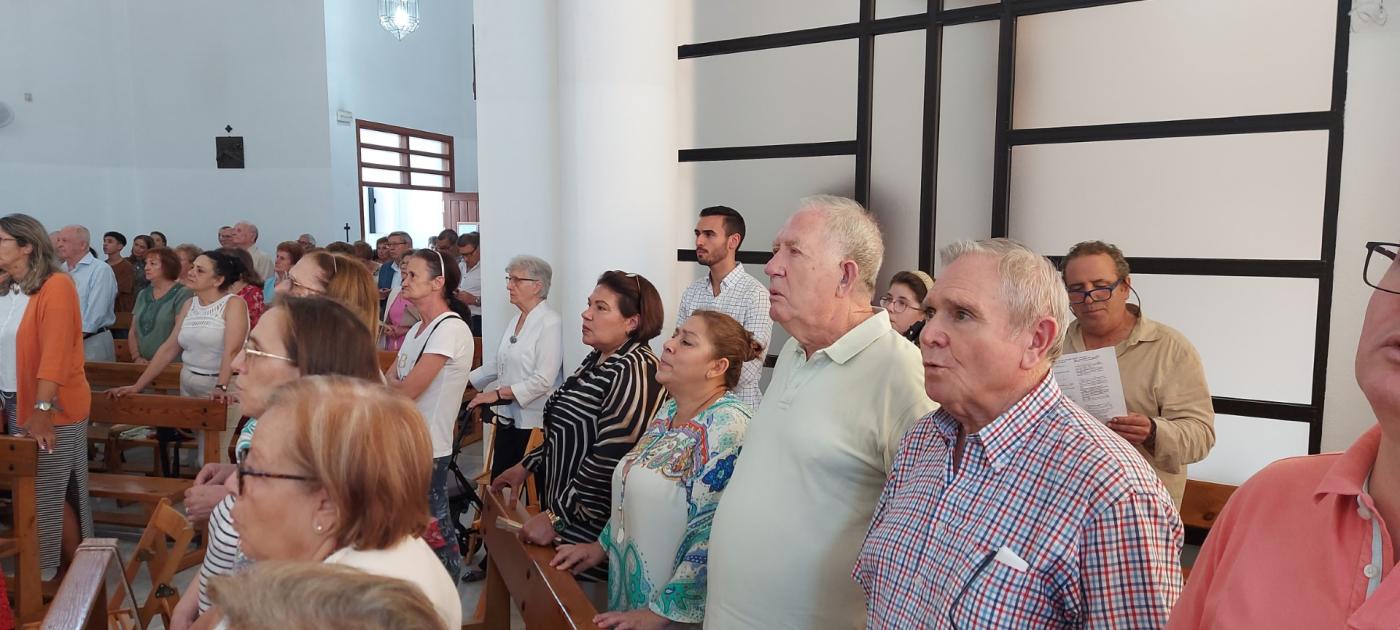 Asistentes y concelebrantes en la solemne misa de la festividad de Nuestra Señora del Pilar // J. Contreras