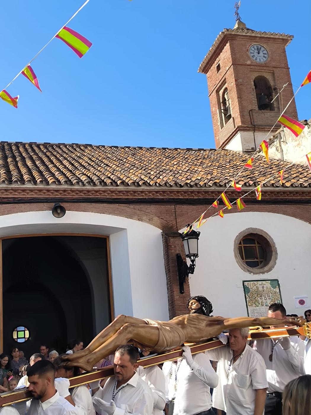 El Cristo de la Salud visita a los enfermos y mayores de Benamocarra