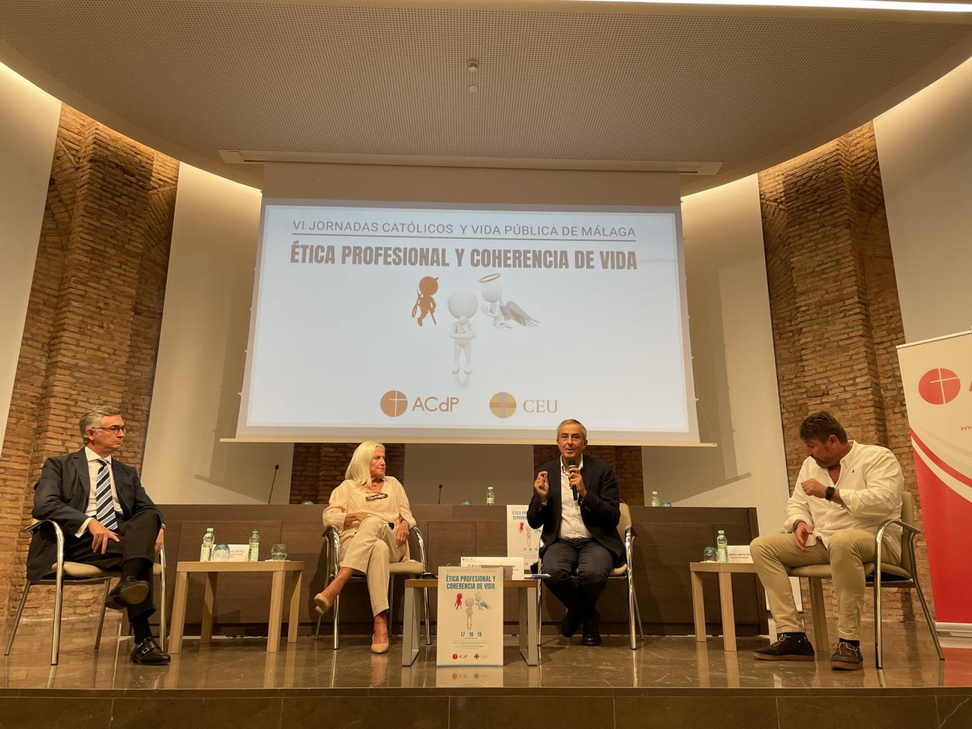 ¿Hacia dónde va el ser humano? Es la pregunta con la que concluyeron las jornadas de ética profesional y coherencia de vida