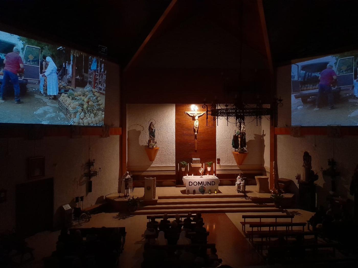 Vigilia de oración misionera en la parroquia de San Cristóbal, en Ronda // J. VILLANUEVA