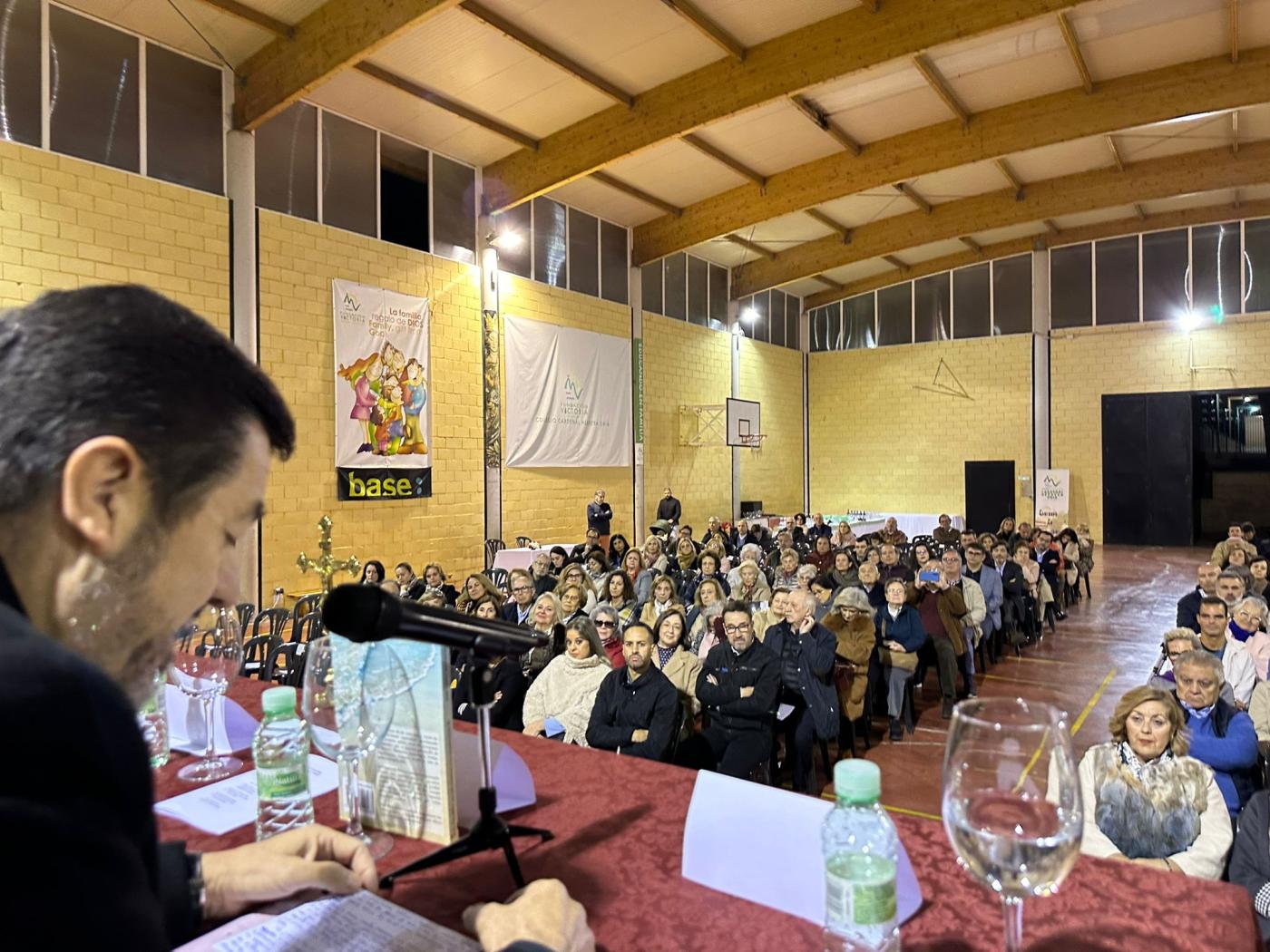 El sacerdote José López Solórzano presentó su primer libro de homilías