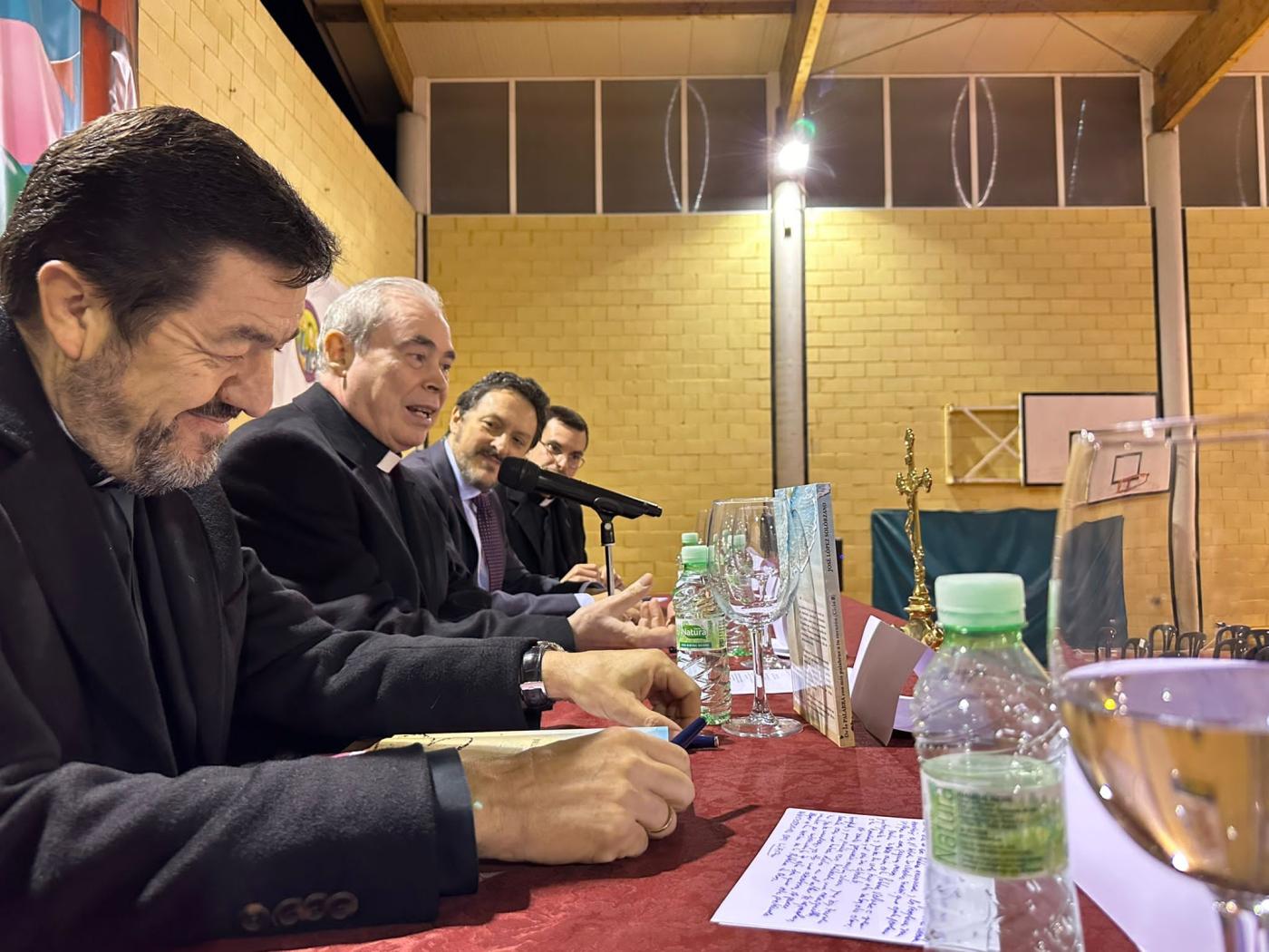 El sacerdote José López Solórzano presentó su primer libro de homilías