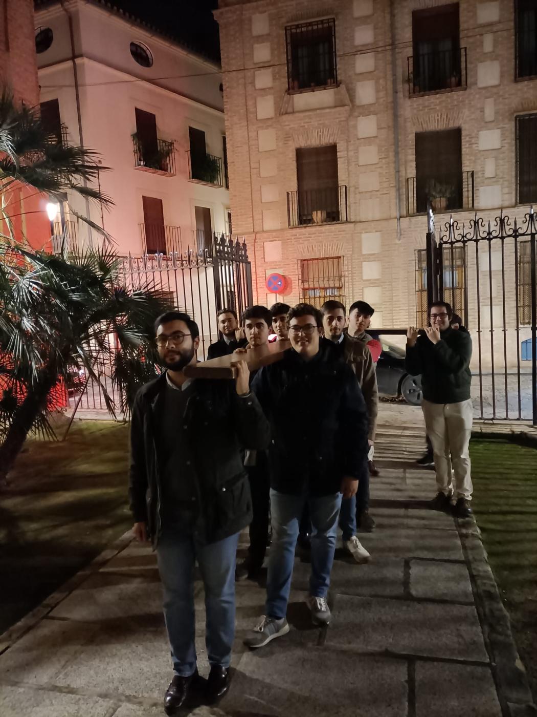 Los jóvenes de Antequera viven la fiesta de su Madre