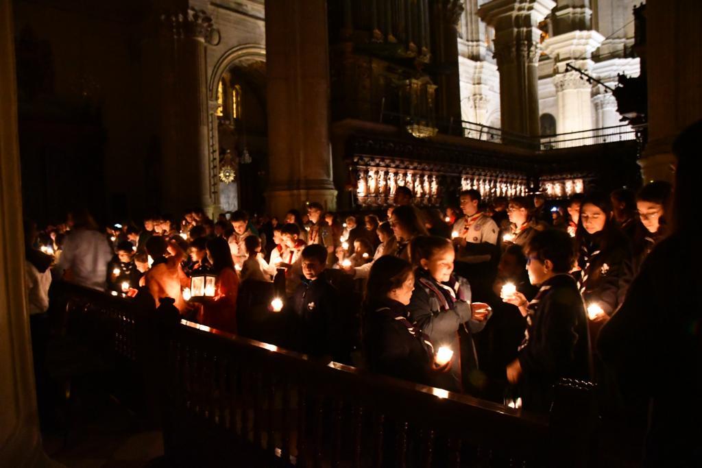 Luz de la Paz de Belén en la Catedral de Málaga