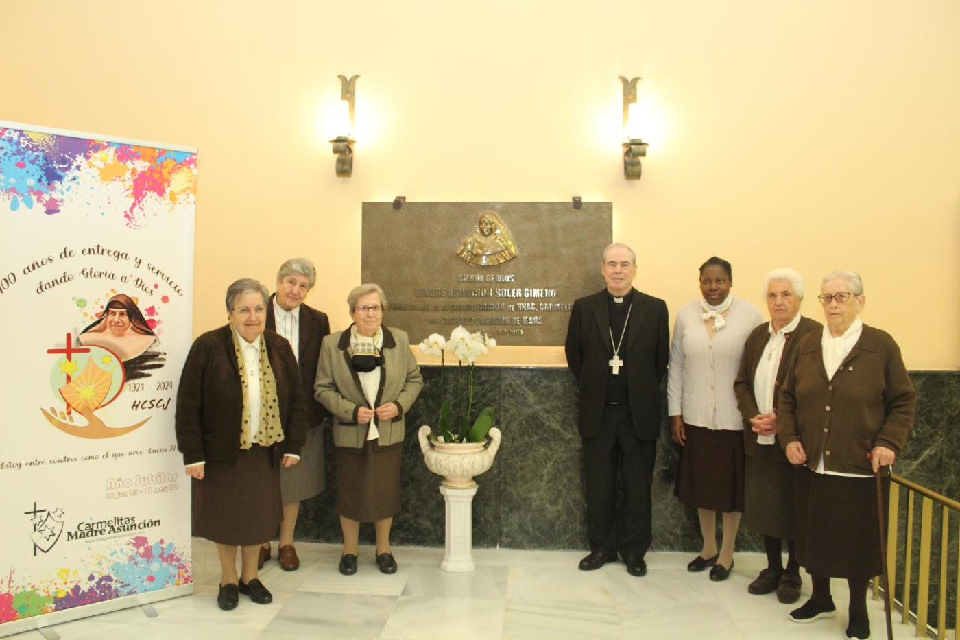 El Sr. Obispo visita el colegio Madre Asunción por el Centenario de la congregación
