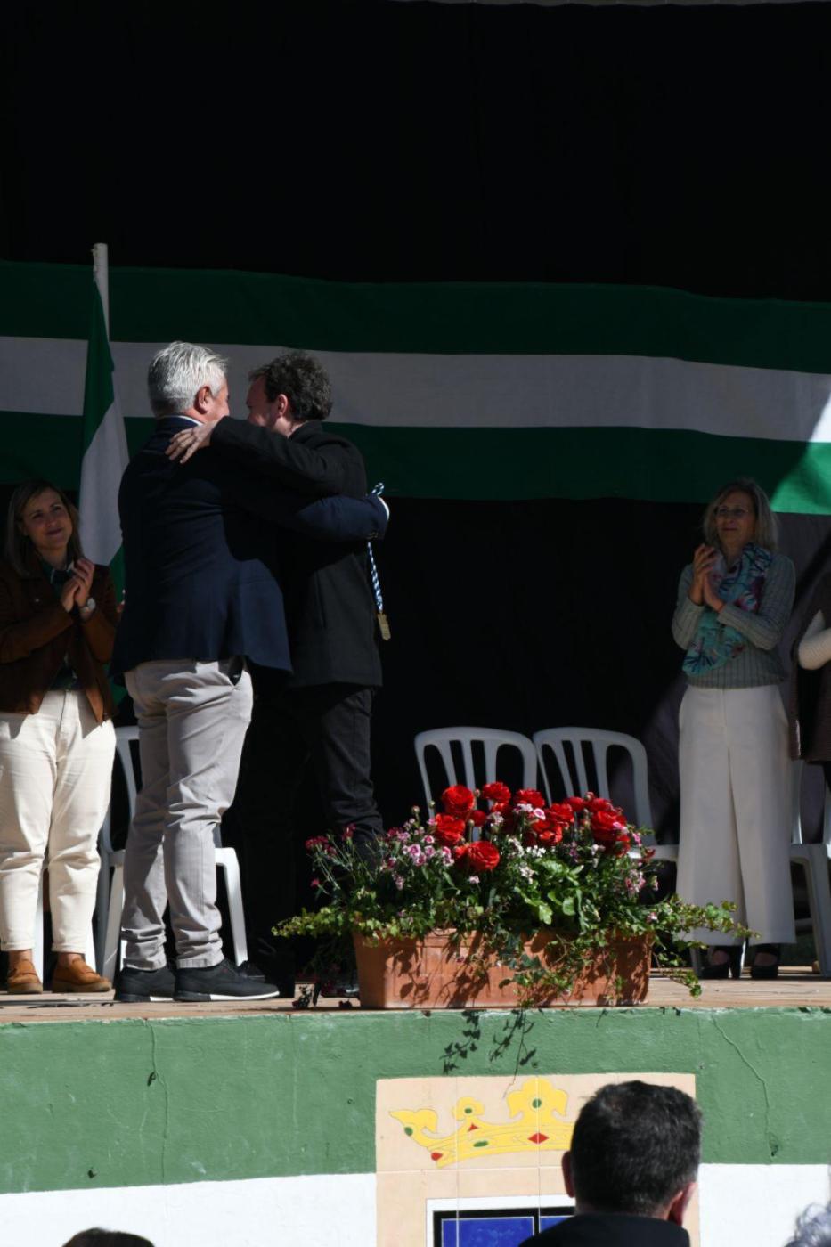 Entrega del reconocimiento como hijo adoptivo de Tolox al sacerdote José Luis Bellón