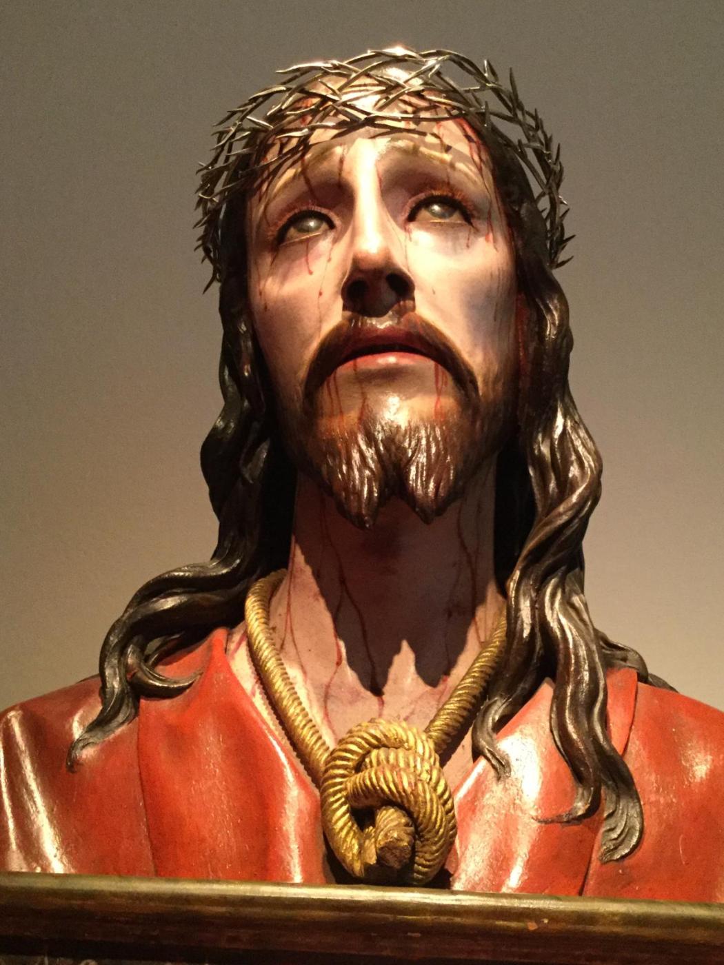 «Nos detenemos a contemplar la imagen del Cristo de las Lágrimas»