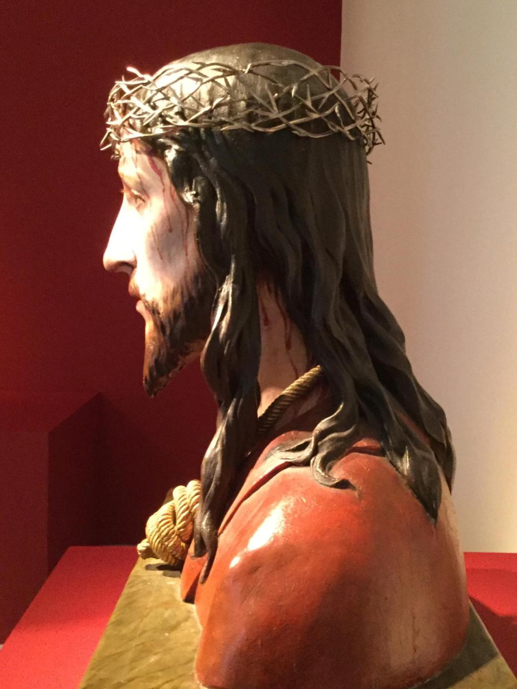 «Nos detenemos a contemplar la imagen del Cristo de las Lágrimas»