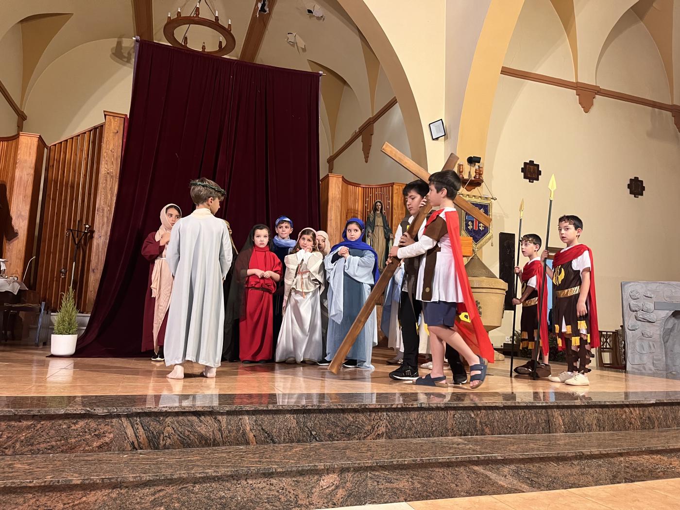 Los niños y adolescentes de Melilla ponen en escena un Via Crucis viviente