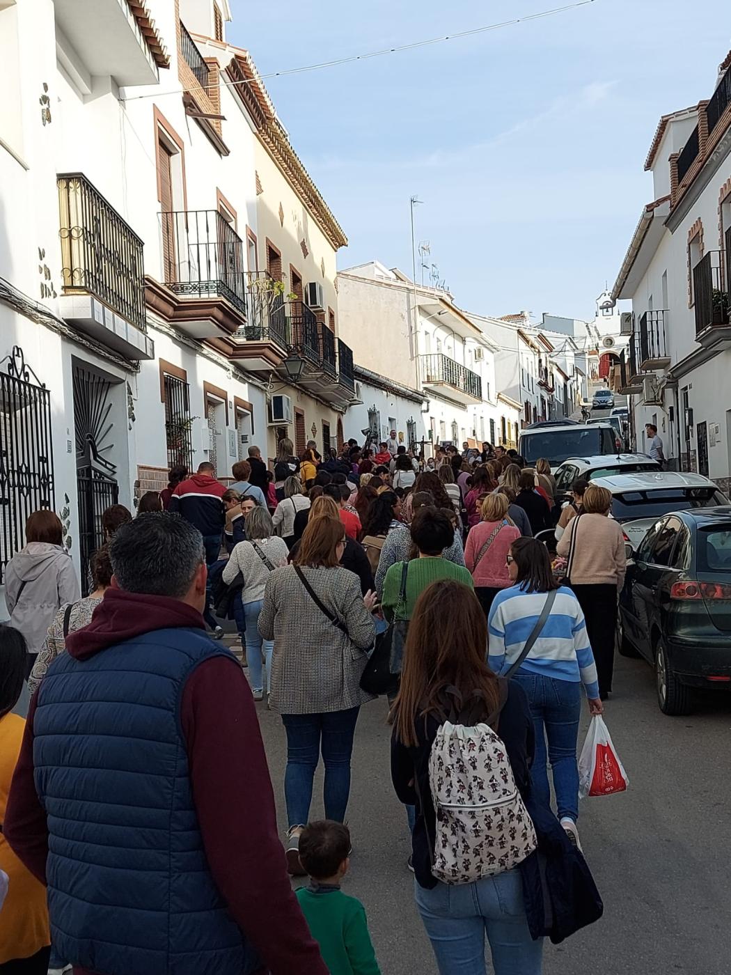 Joven y sentido Via Crucis en Álora