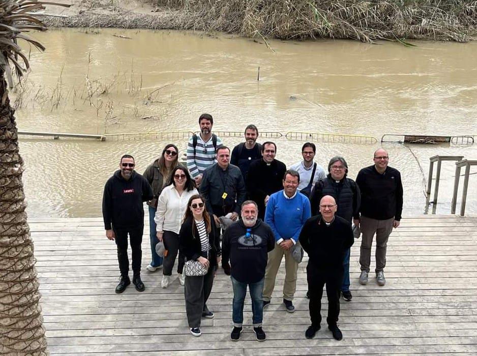 En el Jordán, donde renovaron las promesas bautismales