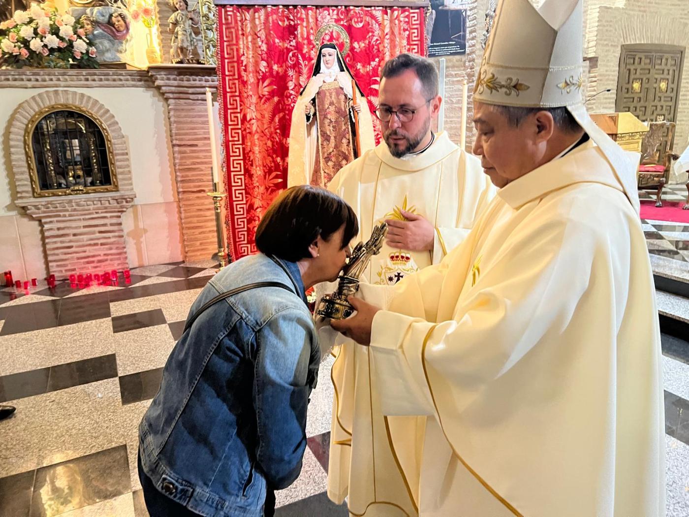 Mons. Bernardito Auza, nuncio apostólico del Papa en España, en la Misa celebrada en el convento de las carmelitas descalzas de Ronda con motivo de su Jubileo