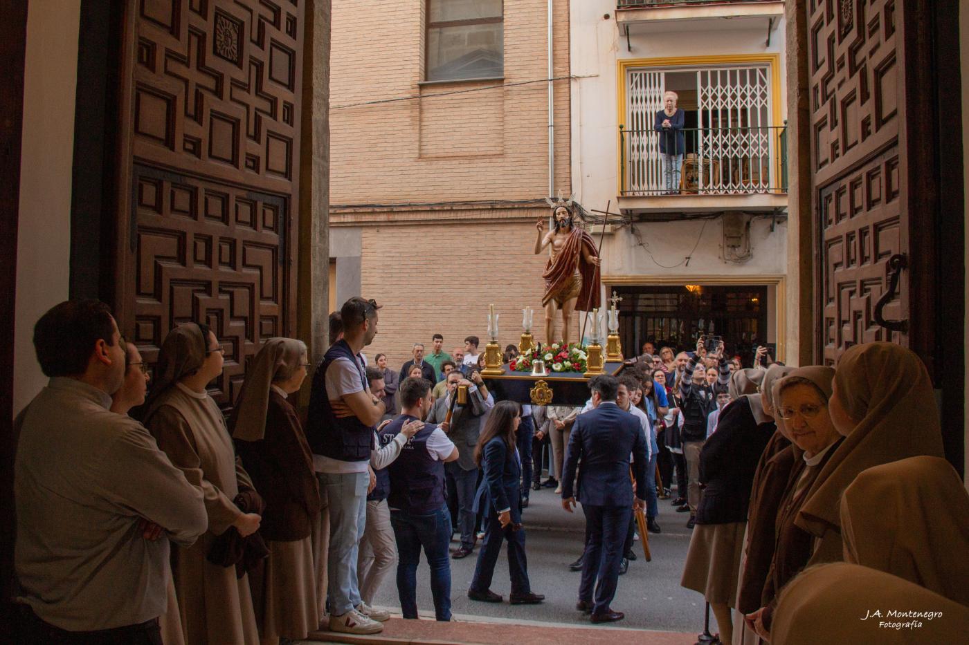 Procesión con el Resucitado por las calles de Antequera