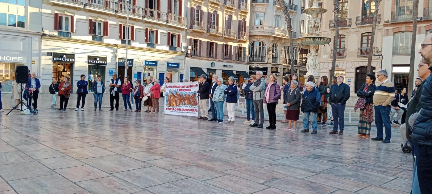 Más de cien personas se unen al Círculo de Silencio de Málaga