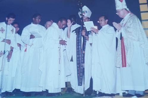Ordenados en la Catedral, en un convento, en la iglesia del pueblo y en un estadio de fútbol
