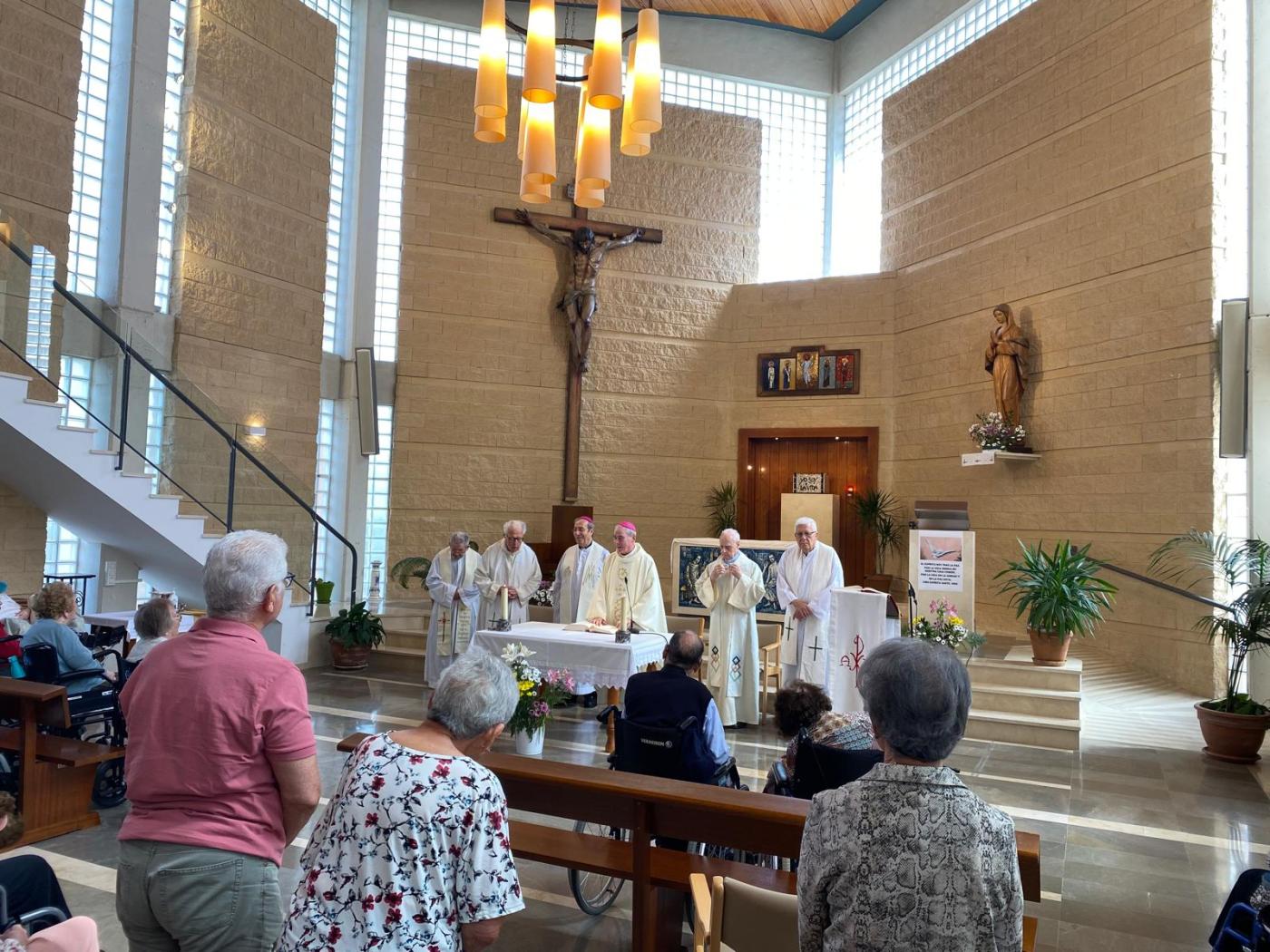 Mons. Catalá celebra en El Buen Samaritano la fiesta de Jesucristo Sumo y Eterno Sacerdote