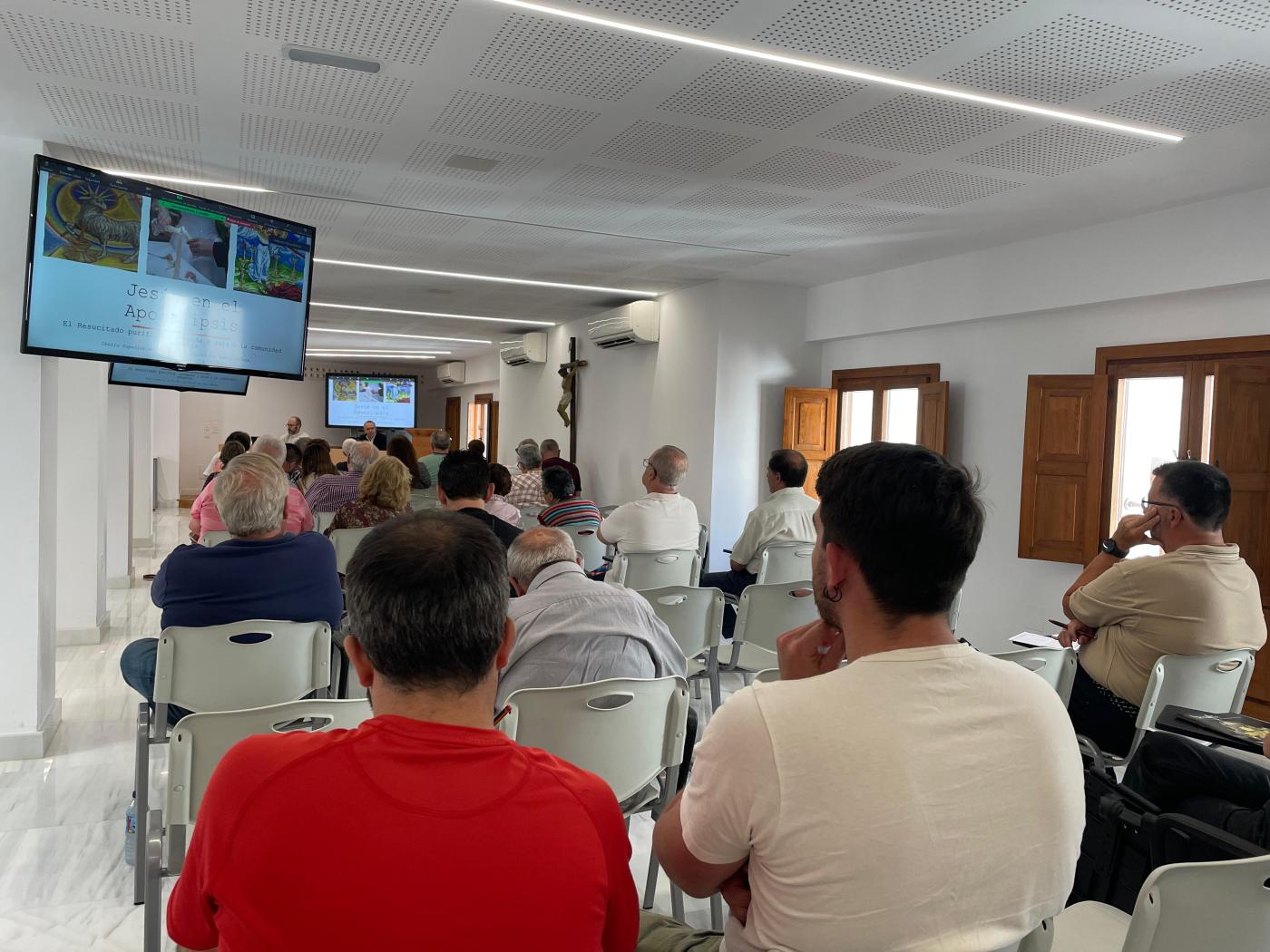 El profesor Ignacio Rojas cierra el curso del CESET que invitaba a fijar los ojos en Jesús
