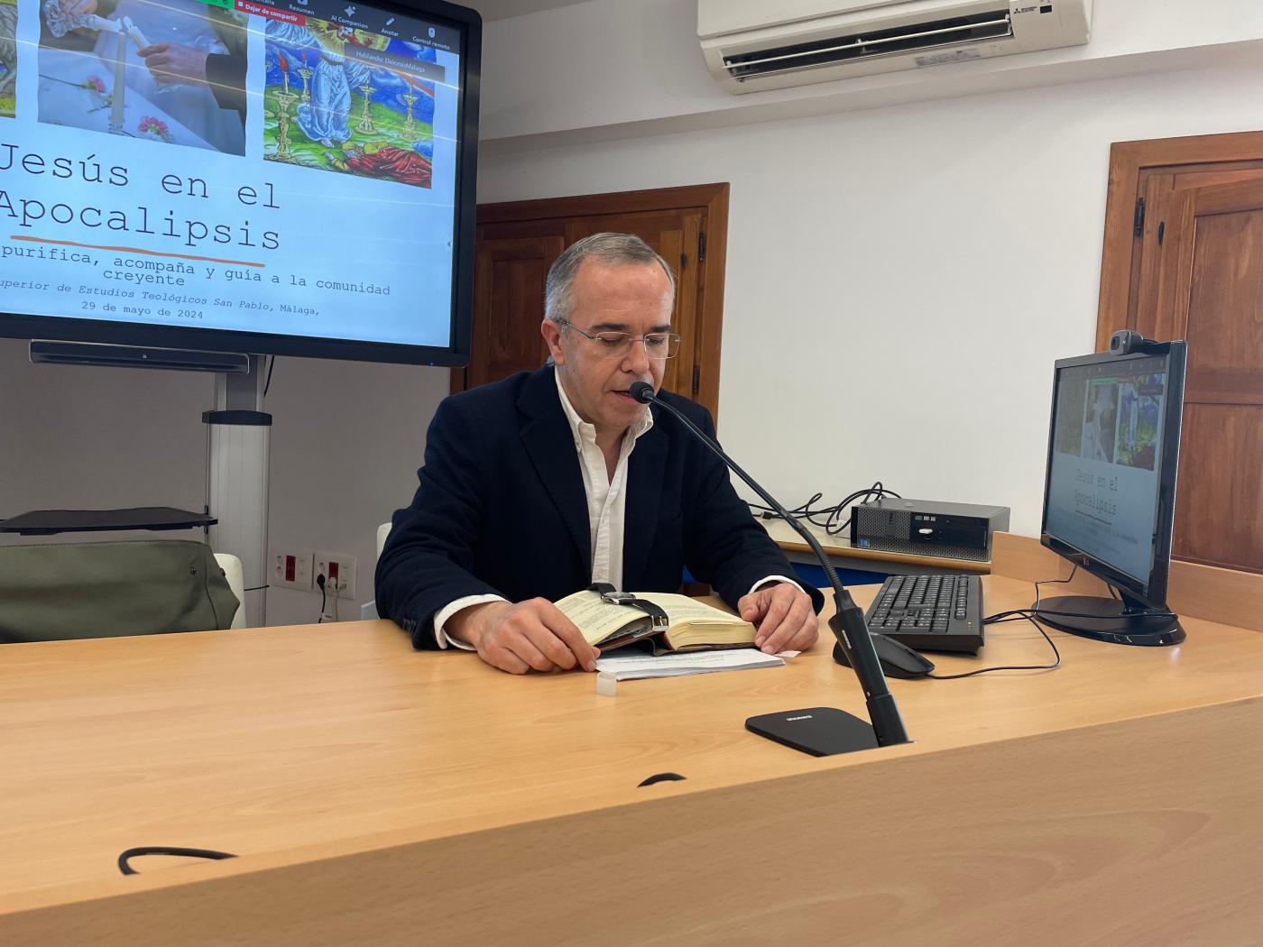 El profesor Ignacio Rojas cierra el curso del CESET que invitaba a fijar los ojos en Jesús