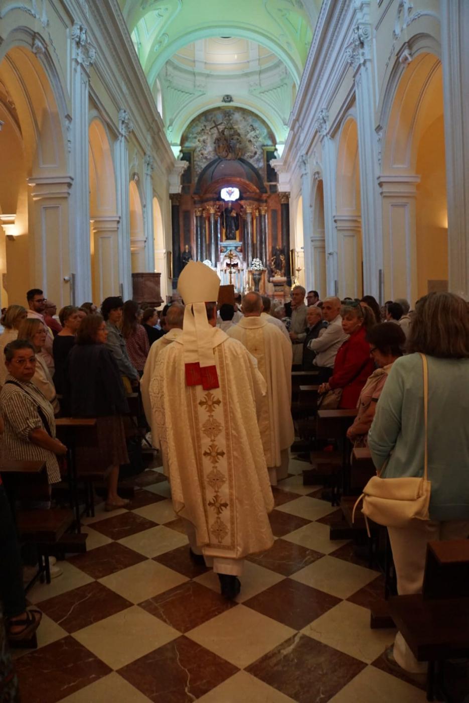 Bendición de las rosas en la fiesta de Santa Rita de Casia en la iglesia de San Agustín