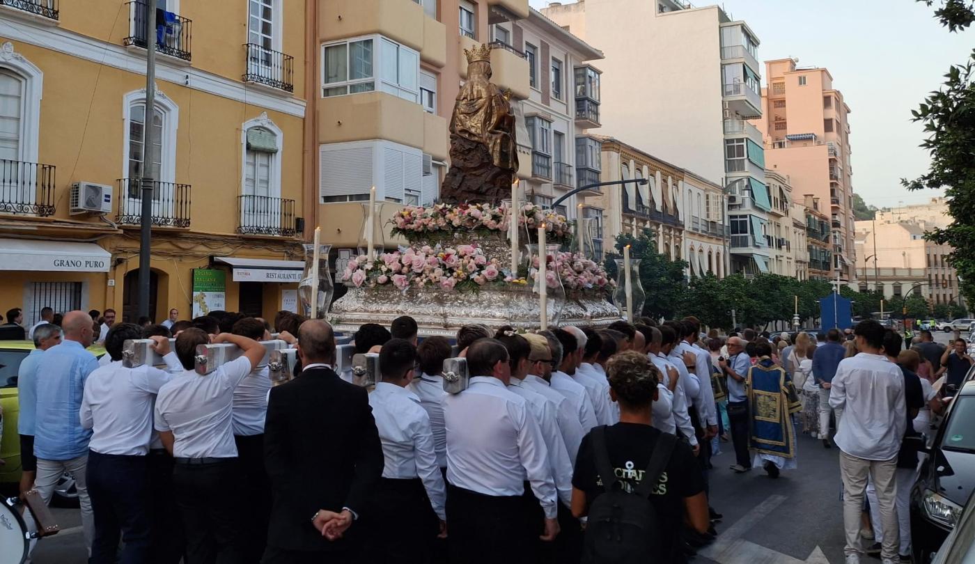 Bajada en Rosario de la Aurora de Santa María de la Victoria desde su Santuario hasta la Catedral