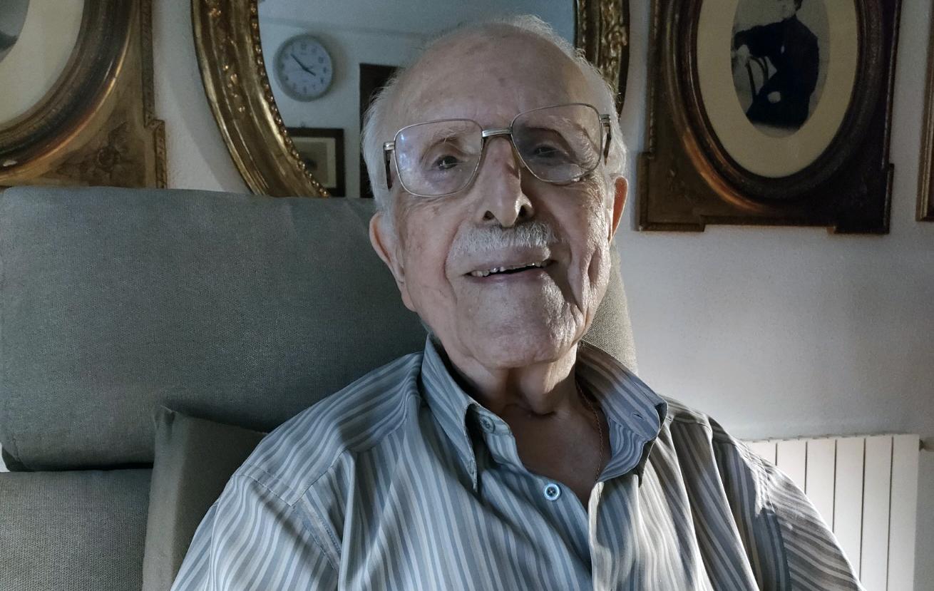 Joaquín Fernández, poeta centenario: «Hablo con el Espíritu Santo como si fuera mi mánager»