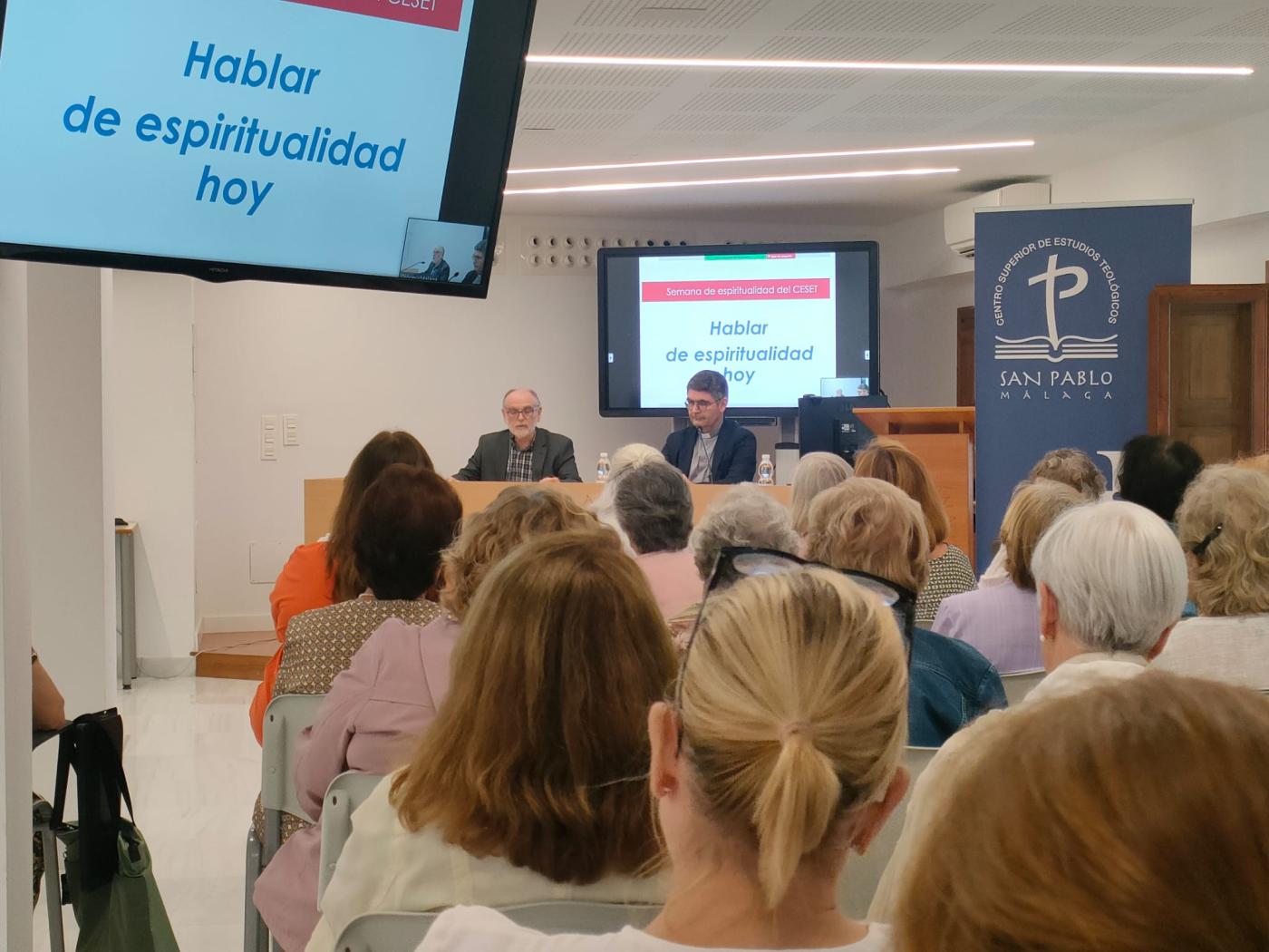 Primera de las conferencias, a cargo del sacerdote y doctor en Teología Espiritual José Emilio Cabra / A. MEDINA