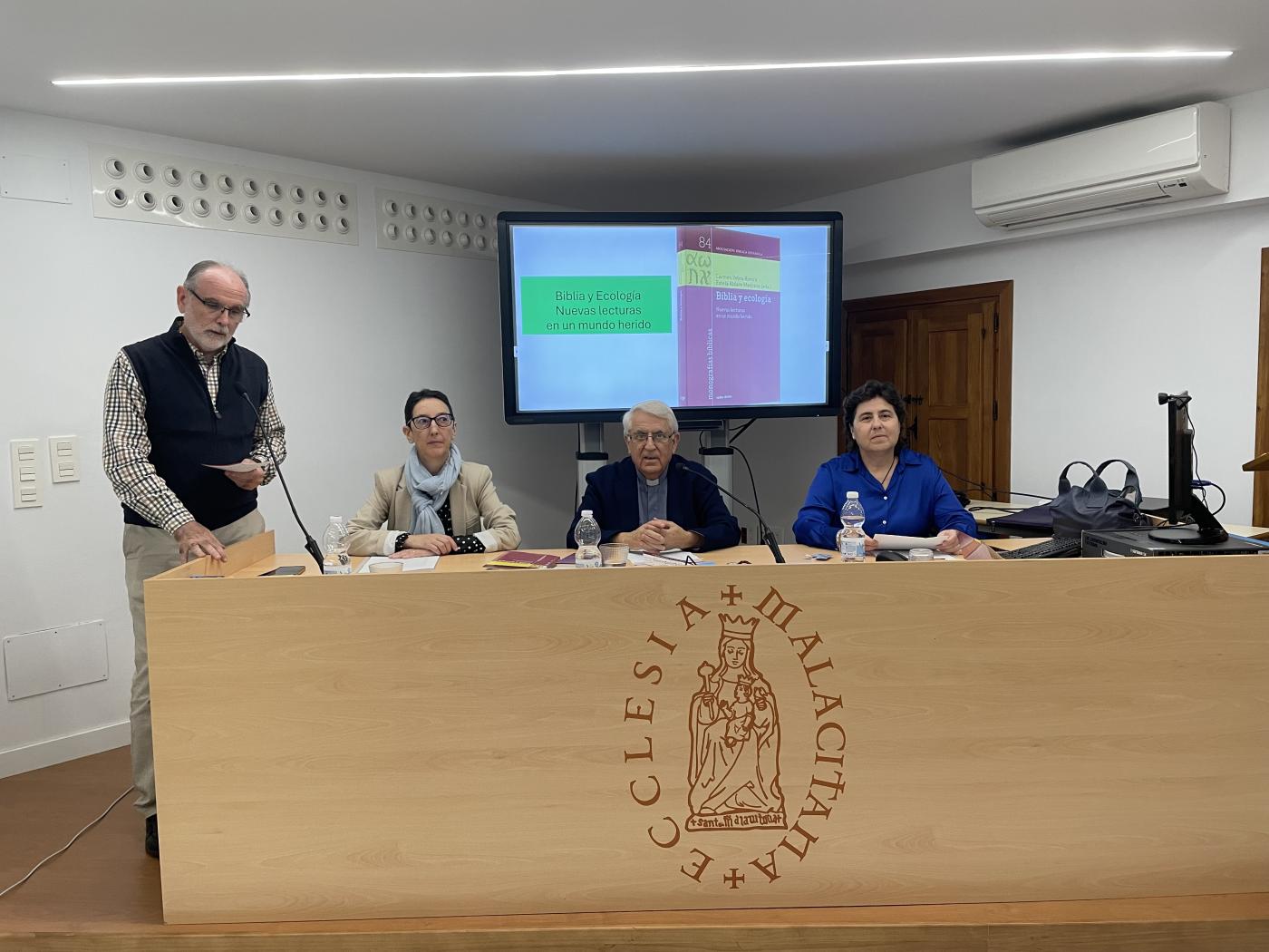 Mariela Martínez presenta los espacios verdes en el Evangelio de San Mateo