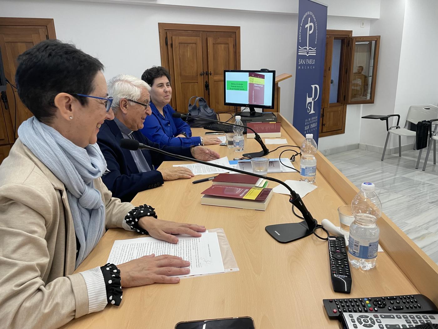Mariela Martínez presenta los espacios verdes en el Evangelio de San Mateo