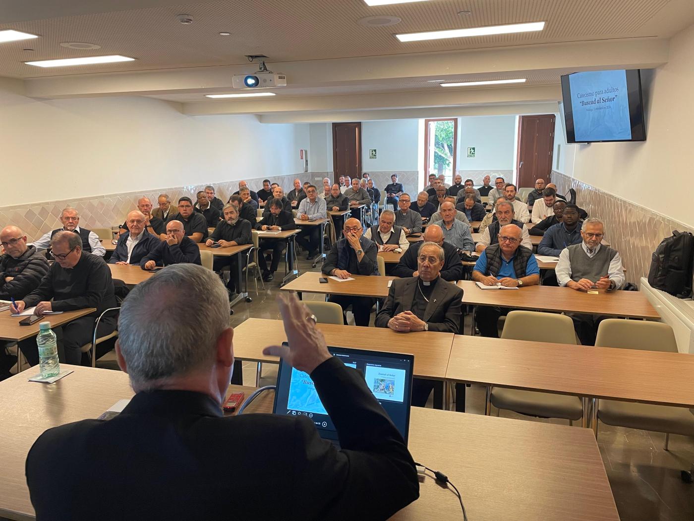 Laicos y clero profundizaron en la oración y el catecumenado