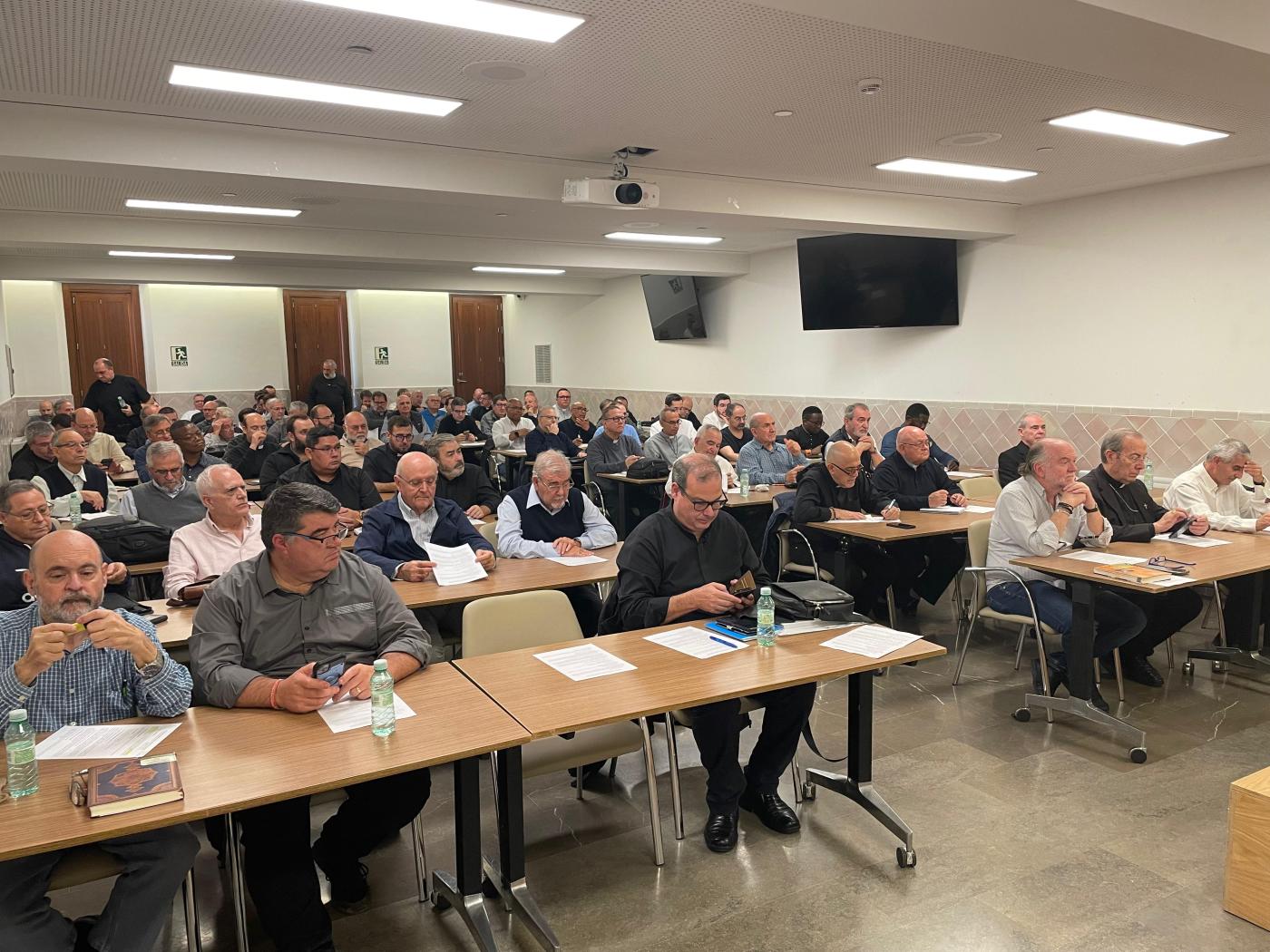 Laicos y clero profundizaron en la oración y el catecumenado